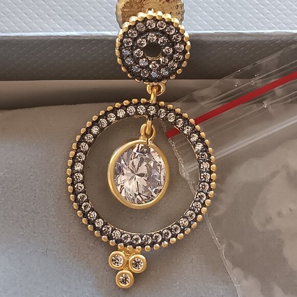 Neiman Marcus - Earrings - Picture 4 of 11